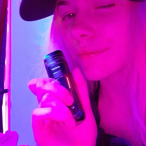 Meet your Posher, Jade - Picture 1 of 1